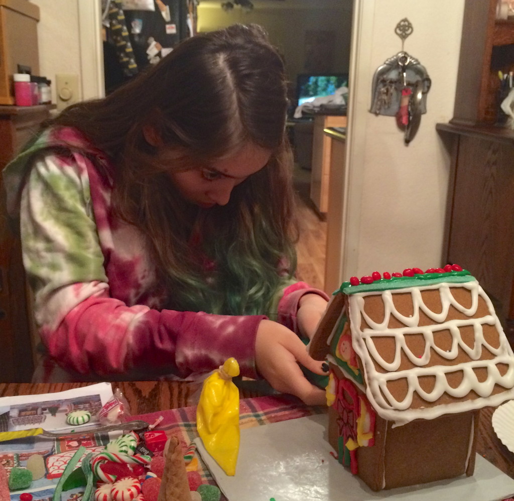 how to decorate a gingerbread house
