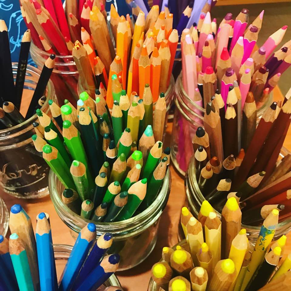 Organizing Color Pencils for Kids Art Projects with Mason Jars