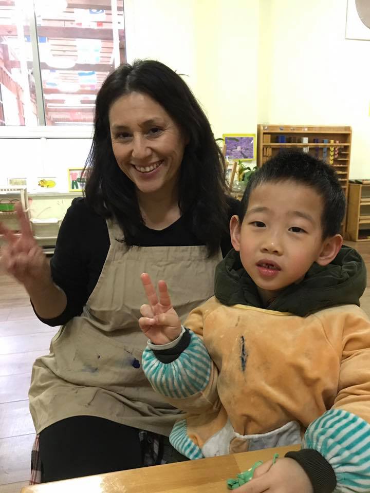 spramani elaun teaching toddlers how to paint in the preschool