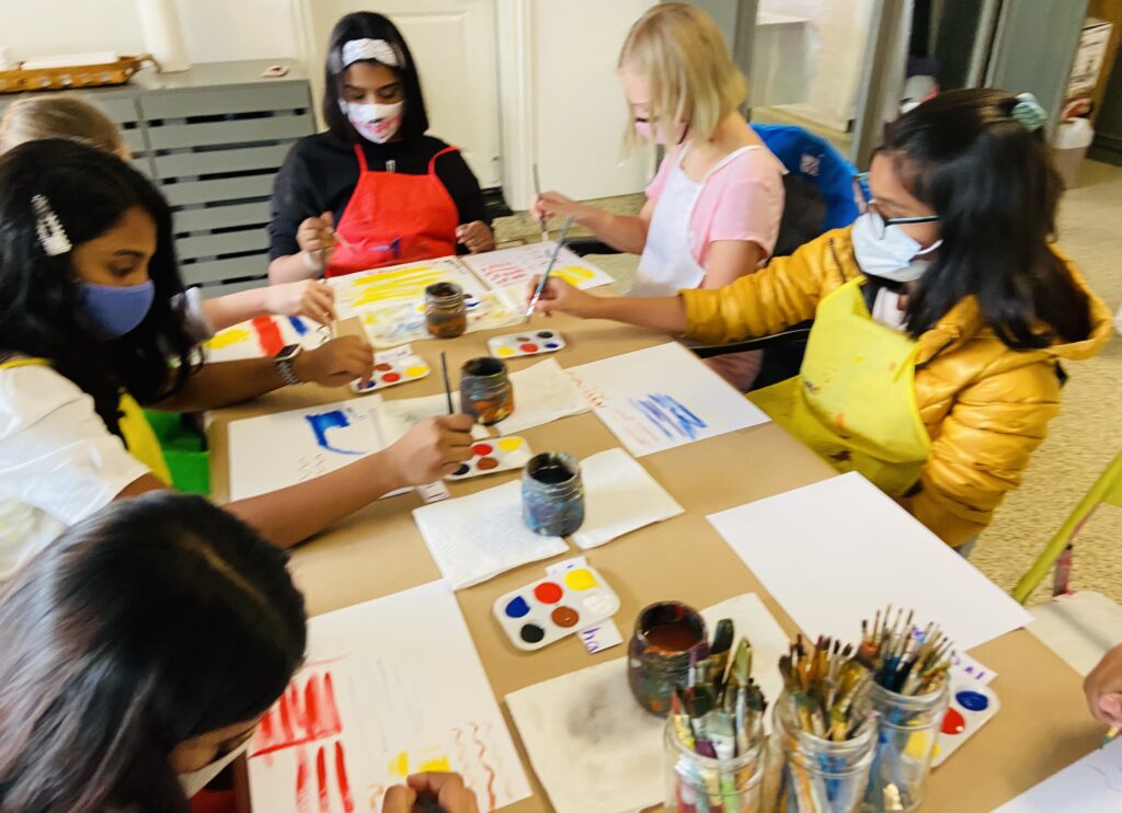 Painting Brushstrokes for Beginners, spramani elauns classroom with kids making brush marks
